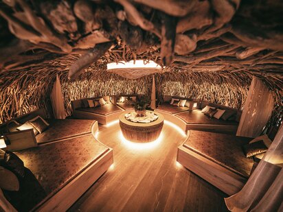 Ruhebereich das Große Nest mit Treibholz ausgekleidet | Wellnesshotel Der Engel