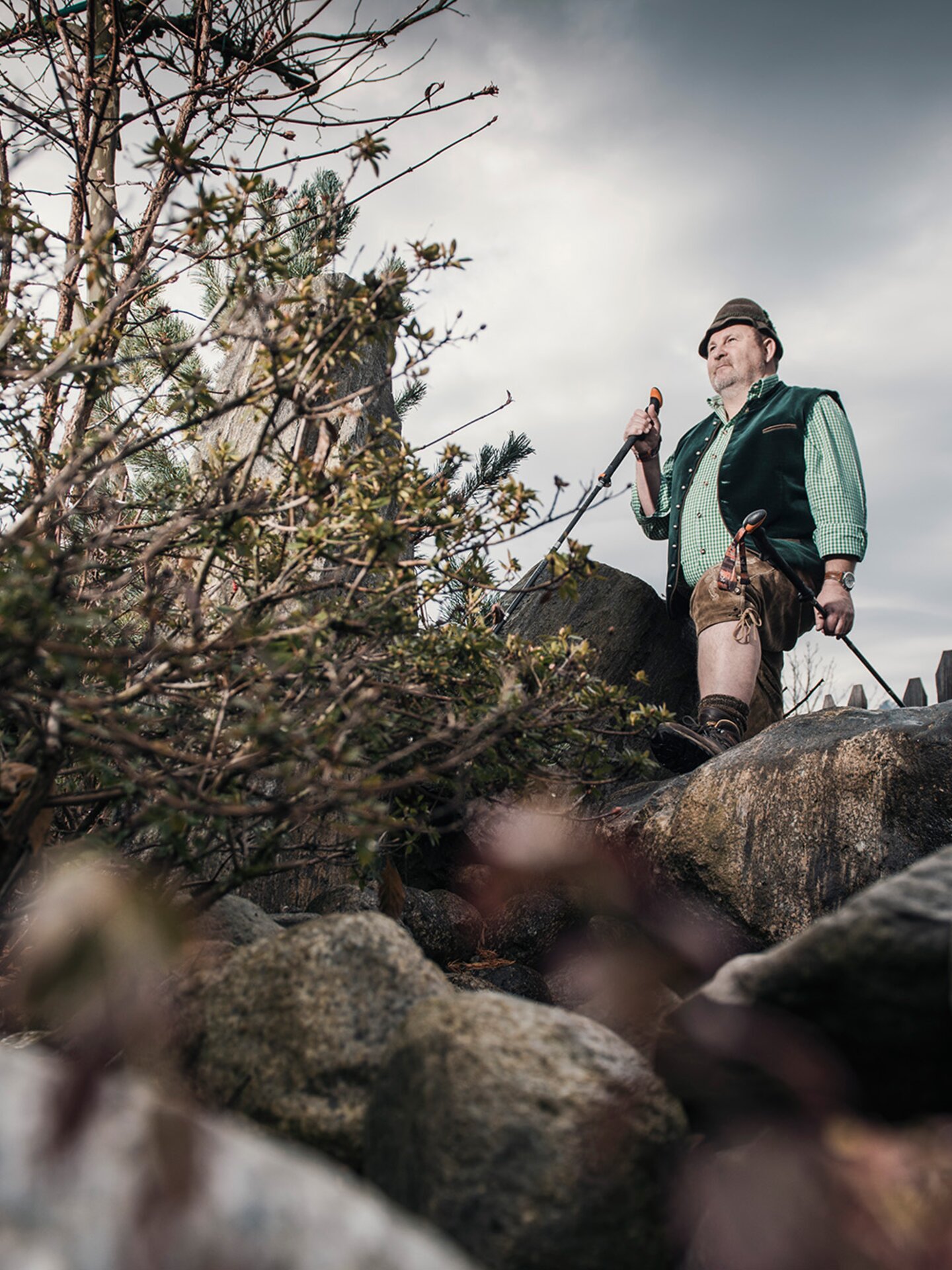 Poldi beim Wandern über Stock und Stein im Tannheimer Tal, den Allgäuer Alpen | Der Engel in Tirol